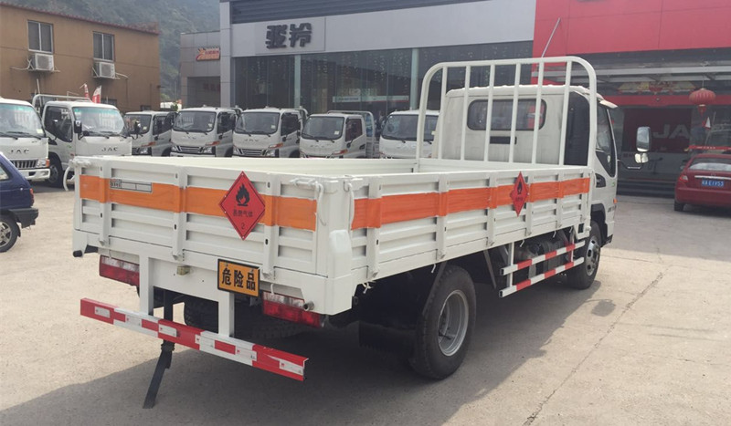 江淮駿鈴4.1米(額載3.8噸)氣瓶車