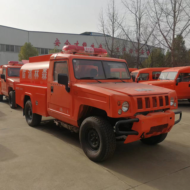 勇士雙排座四驅(qū)森林消防供水車