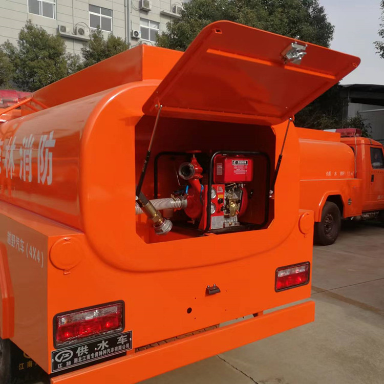 勇士雙排座四驅(qū)森林消防供水車