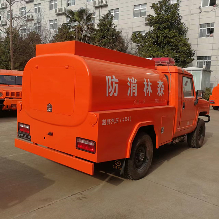 勇士雙排座四驅(qū)森林消防供水車